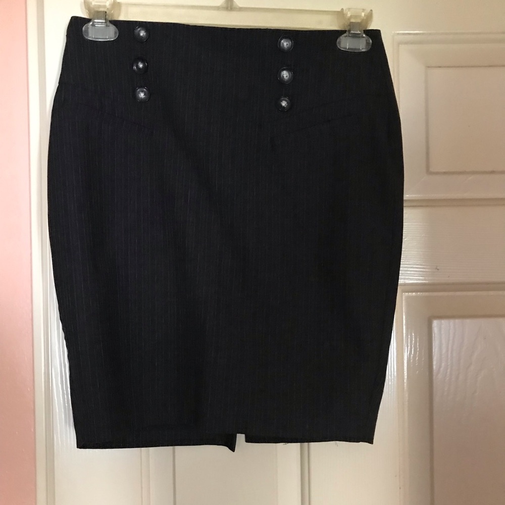Very nice pencil skirt never worn I was given as a gift but too small.